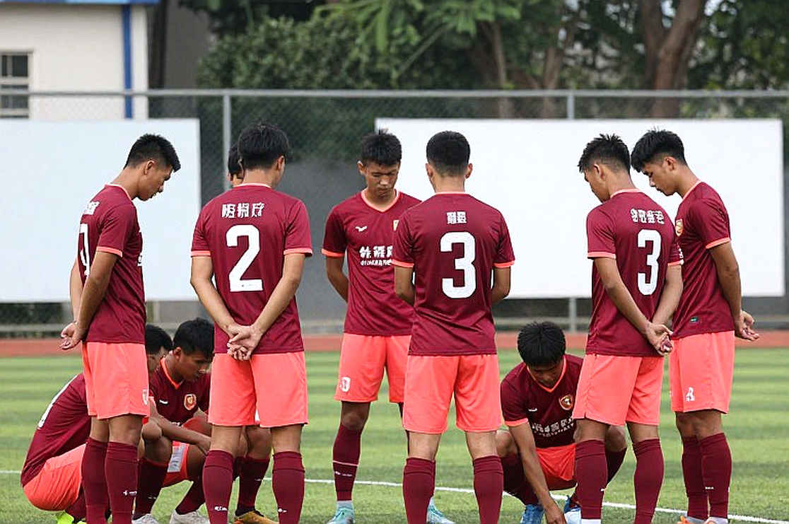 বার্সেলোনার অসম্পূর্ণ নয় নম্বর — লাউতারো মার্তিনেস, ডেকোর স্বচ্ছতা এবং একটি ব্যর্থ দরের ব্যালান্স-শিট