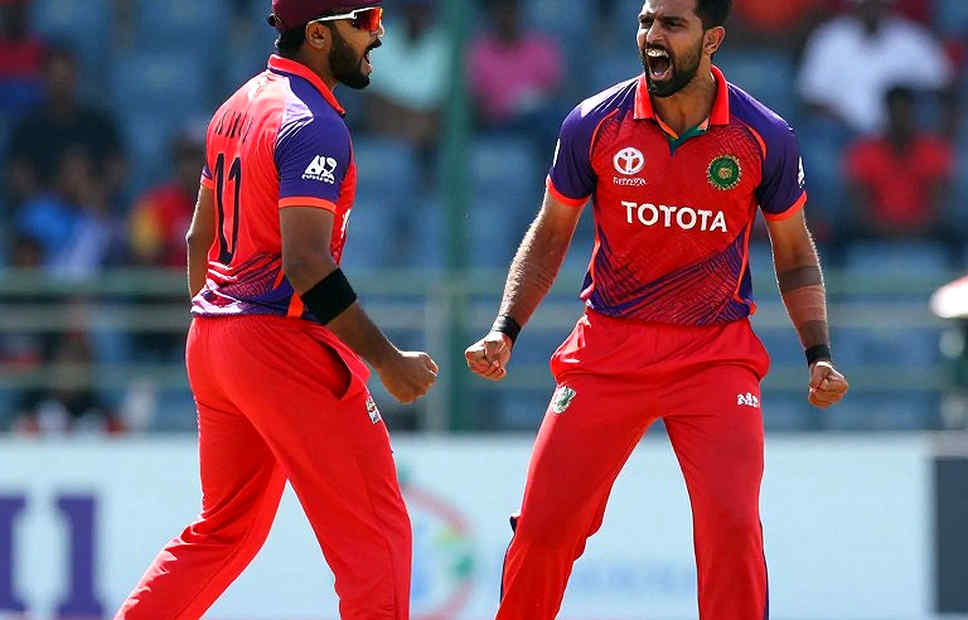 সাত ম্যাচে এক জয় থেকে ২-২: বেঙ্গালুরুর বৃষ্টি যে হিসাবটা লুকিয়ে রাখে